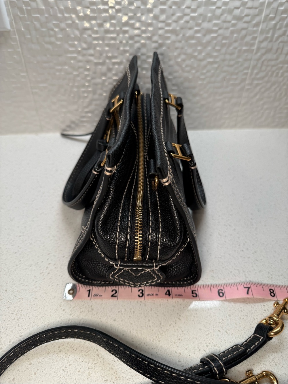 Marc Jacobs Small Black Pebbled Leather Gold Hardware Handbag - Picture 10 of 10
